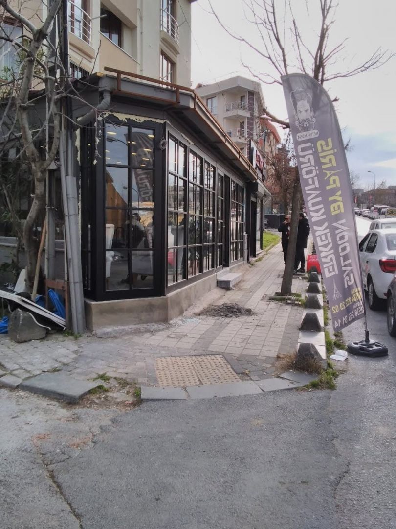 Kuaför Çelik karkas ve cam montajı